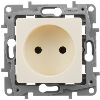 Розетка силовая Legrand Etika (672320) скрыт. зазем. IP21 слоновая кость