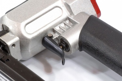 Степлер пневматический MATRIX 57420  для прямоугольных скоб от 10 до 22мм