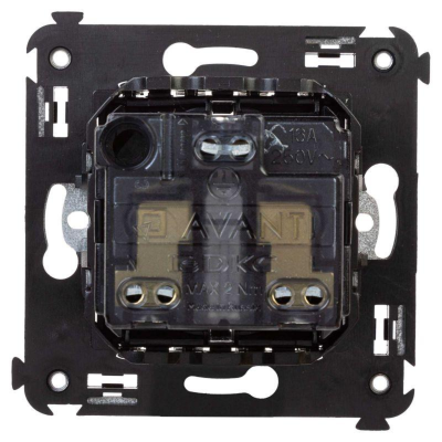 Dkc 4402003 Розетка в стену, 2P+E, с з/ш, "Avanti", "Черный квадрат"