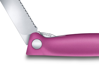 Нож кухонный Victorinox Swiss Classic (6.7836.F5B) стальной для овощей лезв.110мм серрейт. заточка розовый блистер