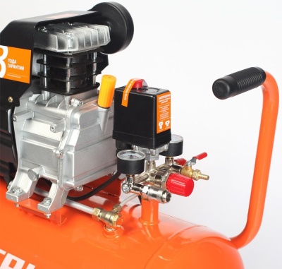 Компрессор поршневой Patriot EURO 50-260K масляный 260л/мин 50л 1800Вт оранжевый